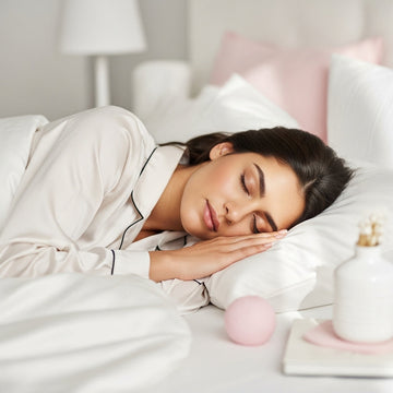 Pourquoi dormir sur une taie d’oreiller en satin de soie transforme vos cheveux